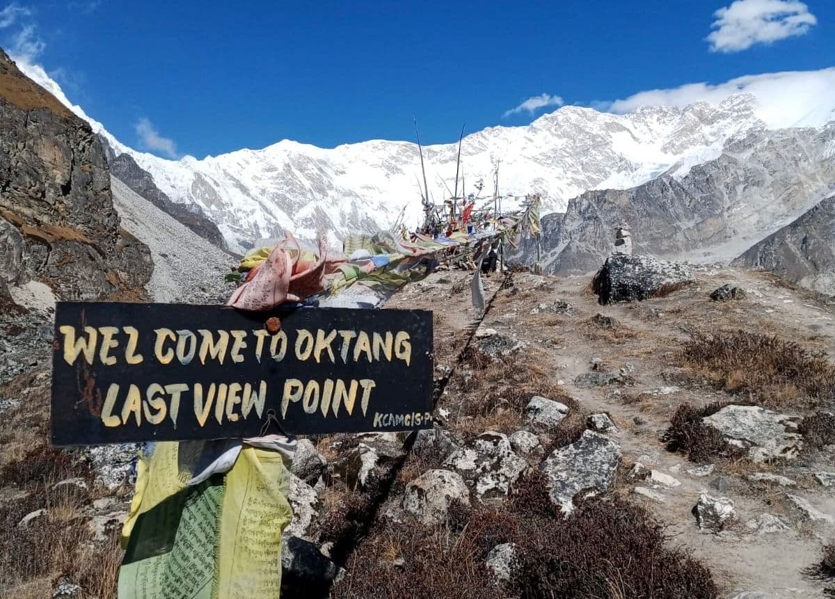 Welcome sign at Oktang viewpoint below Kanchenjunga
